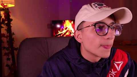 Snapshot of mr_evan1 chatting on 12-15-24, 01:43 Mr Evans online show from 12-15-24, 01:43