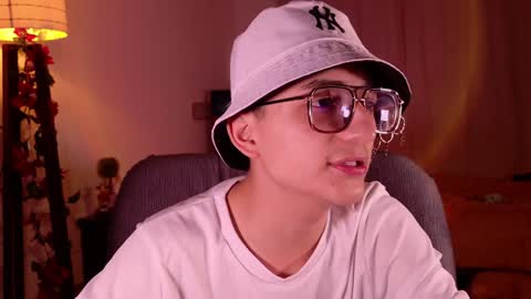 Snapshot of mr_evan1 chatting on 12-25-24, 04:54 Mr Evans online show from 12-25-24, 04:54