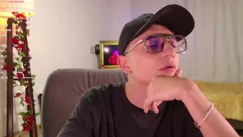 Snapshot of mr_evan1 chatting on 01-11-25, 01:01 Mr Evans online show from 01-11-25, 01:01