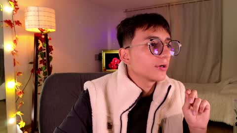 Snapshot of mr_evan1 chatting on 02-04-25, 02:53 Mr Evans online show from 02-04-25, 02:53