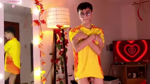 Snapshot of mr_evan1 chatting on 02-13-25, 05:44 Mr Evans online show from 02-13-25, 05:44