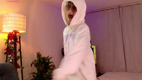 Snapshot of mr_evan1 chatting on 02-27-25, 02:21 Mr Evans online show from 02-27-25, 02:21