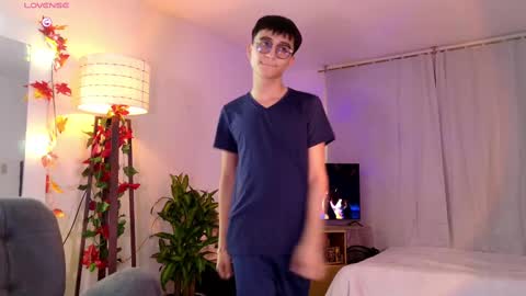 Snapshot of mr_evan1 chatting on 03-08-25, 05:01 Mr Evans online show from 03-08-25, 05:01