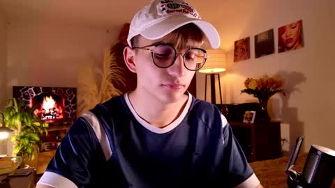 Snapshot of mr_evan1 chatting on 09-13-25, 04:07 Mr Evans online show from 09-13-25, 04:07