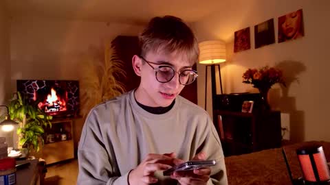 Snapshot of mr_evan1 chatting on 09-15-25, 03:34 Mr Evans online show from 09-15-25, 03:34