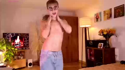 Snapshot of mr_evan1 chatting on 09-16-25, 05:47 Mr Evans online show from 09-16-25, 05:47