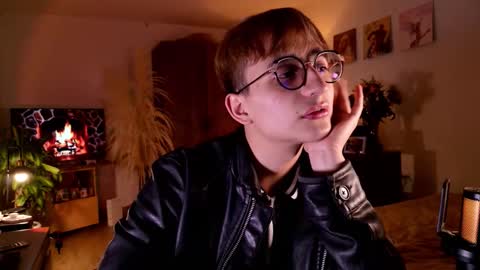 Snapshot of mr_evan1 chatting on 09-25-25, 03:10 Mr Evans online show from 09-25-25, 03:10