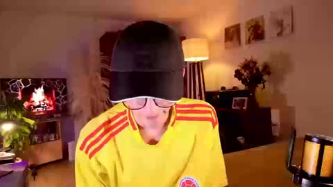 Snapshot of mr_evan1 chatting on 09-25-25, 05:16 Mr Evans online show from 09-25-25, 05:16