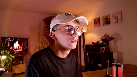 Snapshot of mr_evan1 chatting on 10-04-25, 02:15 Mr Evans online show from 10-04-25, 02:15