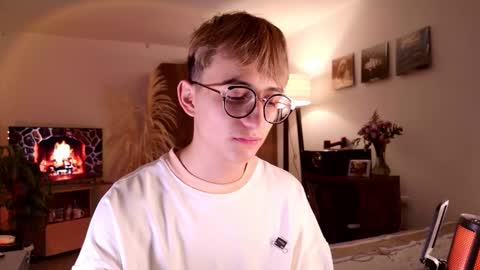 Snapshot of mr_evan1 chatting on 10-12-25, 04:17 Mr Evans online show from 10-12-25, 04:17