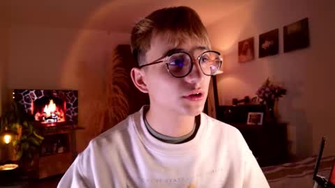 Snapshot of mr_evan1 chatting on 10-13-25, 04:07 Mr Evans online show from 10-13-25, 04:07