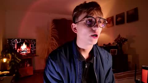 Snapshot of mr_evan1 chatting on 10-14-25, 04:19 Mr Evans online show from 10-14-25, 04:19