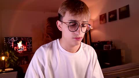 Snapshot of mr_evan1 chatting on 10-20-25, 05:35 Mr Evans online show from 10-20-25, 05:35