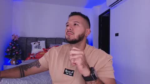 MIKEE online show from 12-23-25, 03:04