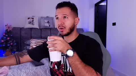 MIKEE online show from 01-09-26, 03:09