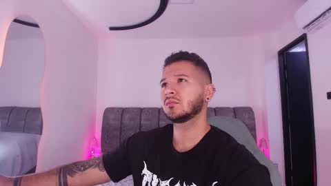 MIKEE online show from 02-04-26, 03:01