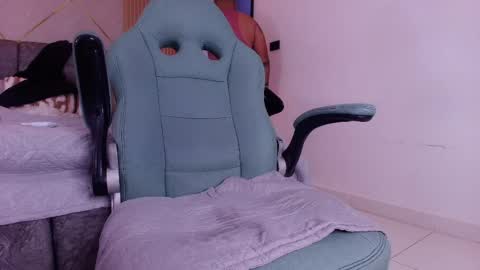 MIKEE online show from 04-11-26, 07:45