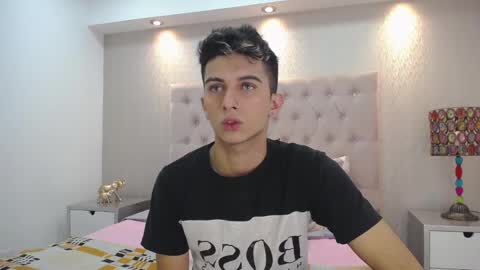 Snapshot of mr_williseo chatting on 12-01-24, 07:47 williseo online show from 12-01-24, 07:47