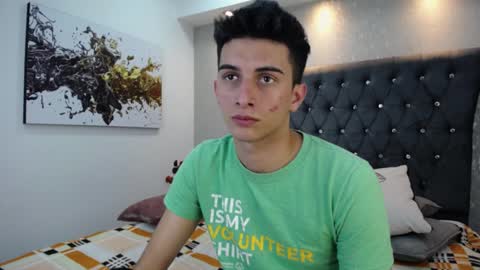 Snapshot of mr_williseo chatting on 01-20-25, 01:50 williseo online show from 01-20-25, 01:50