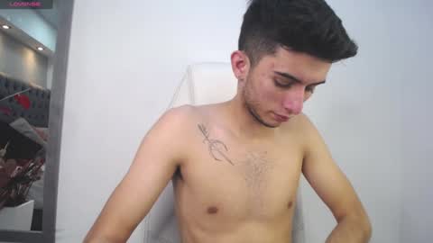 Snapshot of mr_williseo chatting on 02-04-25, 08:28 williseo online show from 02-04-25, 08:28