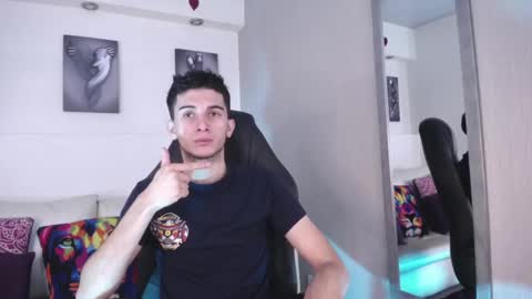 Snapshot of mr_williseo chatting on 03-04-25, 07:43 williseo online show from 03-04-25, 07:43