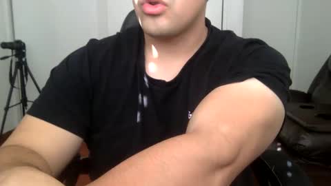 Snapshot of mrbree chatting on 01-01-25, 08:37 Mr Bree online show from 01-01-25, 08:37