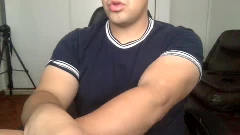 Snapshot of mrbree chatting on 01-04-25, 11:59 Mr Bree online show from 01-04-25, 11:59