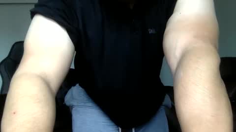 Snapshot of mrbree chatting on 09-19-25, 05:35 Mr Bree online show from 09-19-25, 05:35