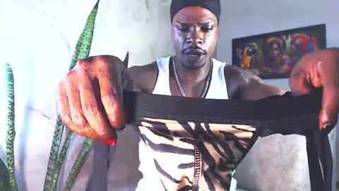 Snapshot of mrbyronstallion chatting on 10-11-25, 11:25 byron online show from 10-11-25, 11:25