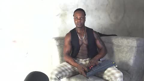 Snapshot of mrbyronstallion chatting on 10-13-25, 01:11 byron online show from 10-13-25, 01:11