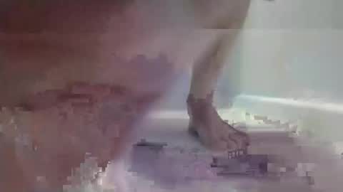 Snapshot of mrdee684945 chatting on 12-21-25, 05:20 mrdee684945 online show from 12-21-25, 05:20