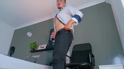 Mr Fox online show from 10-18-25, 07:36