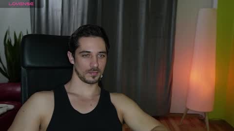 Snapshot of mrgreeneyes01 chatting on 01-30-25, 04:24 juan luis online show from 01-30-25, 04:24