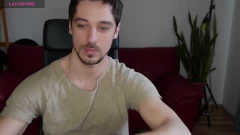 Snapshot of mrgreeneyes01 chatting on 02-04-25, 07:18 juan luis online show from 02-04-25, 07:18