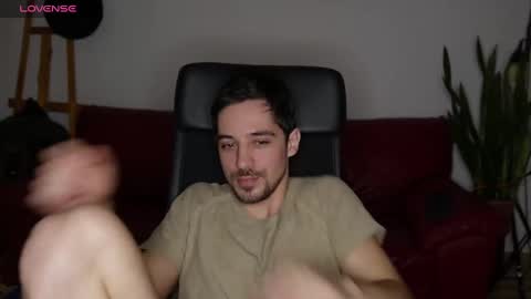 Snapshot of mrgreeneyes01 chatting on 02-04-25, 04:29 juan luis online show from 02-04-25, 04:29