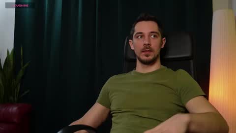 Snapshot of mrgreeneyes01 chatting on 02-13-25, 10:33 juan luis online show from 02-13-25, 10:33