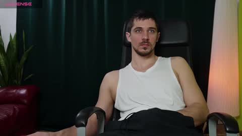 Snapshot of mrgreeneyes01 chatting on 02-17-25, 12:05 juan luis online show from 02-17-25, 12:05