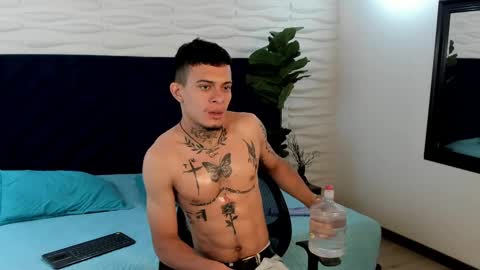 Snapshot of mrjustin_ chatting on 10-22-25, 08:52 mrjustin_ online show from 10-22-25, 08:52