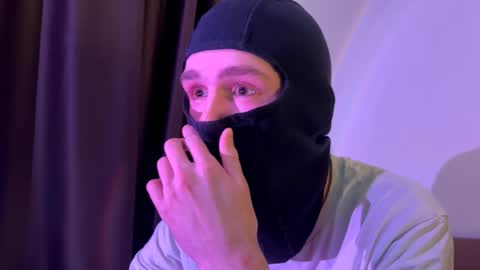 Snapshot of mrkallin chatting on 02-19-26, 09:33 mrkallin online show from 02-19-26, 09:33