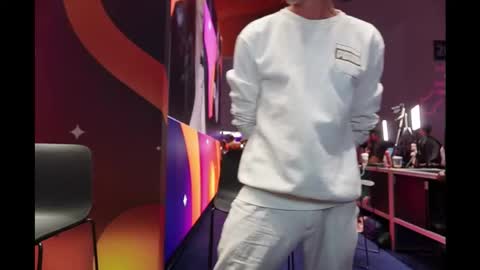 Snapshot of mrlong23cm chatting on 09-28-25, 03:39 Mr Long online show from 09-28-25, 03:39