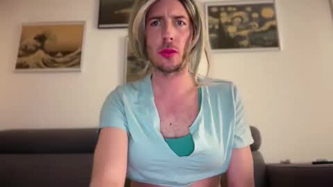 TaleOfLaura online show from 01-10-26, 11:20