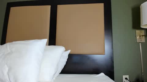 Snapshot of mromg007 chatting on 11-02-25, 02:58 mromg007 online show from 11-02-25, 02:58