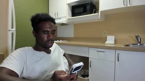 Snapshot of mromg007 chatting on 11-06-25, 02:29 mromg007 online show from 11-06-25, 02:29