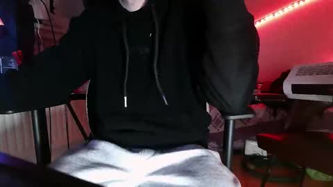 Snapshot of mrrogu3 chatting on 11-17-25, 05:30 MrRogue online show from 11-17-25, 05:30