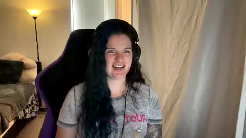 Snapshot of mrs_and_his_kitten chatting on 12-31-24, 02:08 mrs_and_his_kitten online show from 12-31-24, 02:08