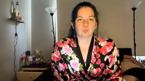 Snapshot of mrs_and_his_kitten chatting on 01-03-25, 06:44 mrs_and_his_kitten online show from 01-03-25, 06:44