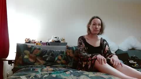 Snapshot of mrs_velvet_vixen_and_mr_stud chatting on 11-18-25, 08:41 Mrs Velvet Vixen online show from 11-18-25, 08:41