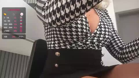 Snapshot of mrscummings chatting on 10-02-25, 12:23 C online show from 10-02-25, 12:23