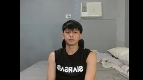 Snapshot of mrshawn95 chatting on 10-10-25, 06:18 shawn online show from 10-10-25, 06:18