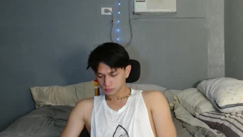 Snapshot of mrshawn95 chatting on 10-15-25, 06:52 shawn online show from 10-15-25, 06:52